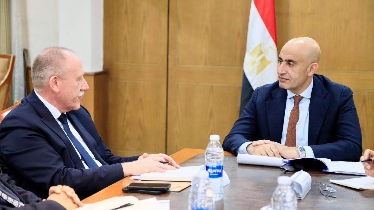 التعليم تبحث توسيع مدارس التكنولوجيا التطبيقية بشراكات دولية جديدة