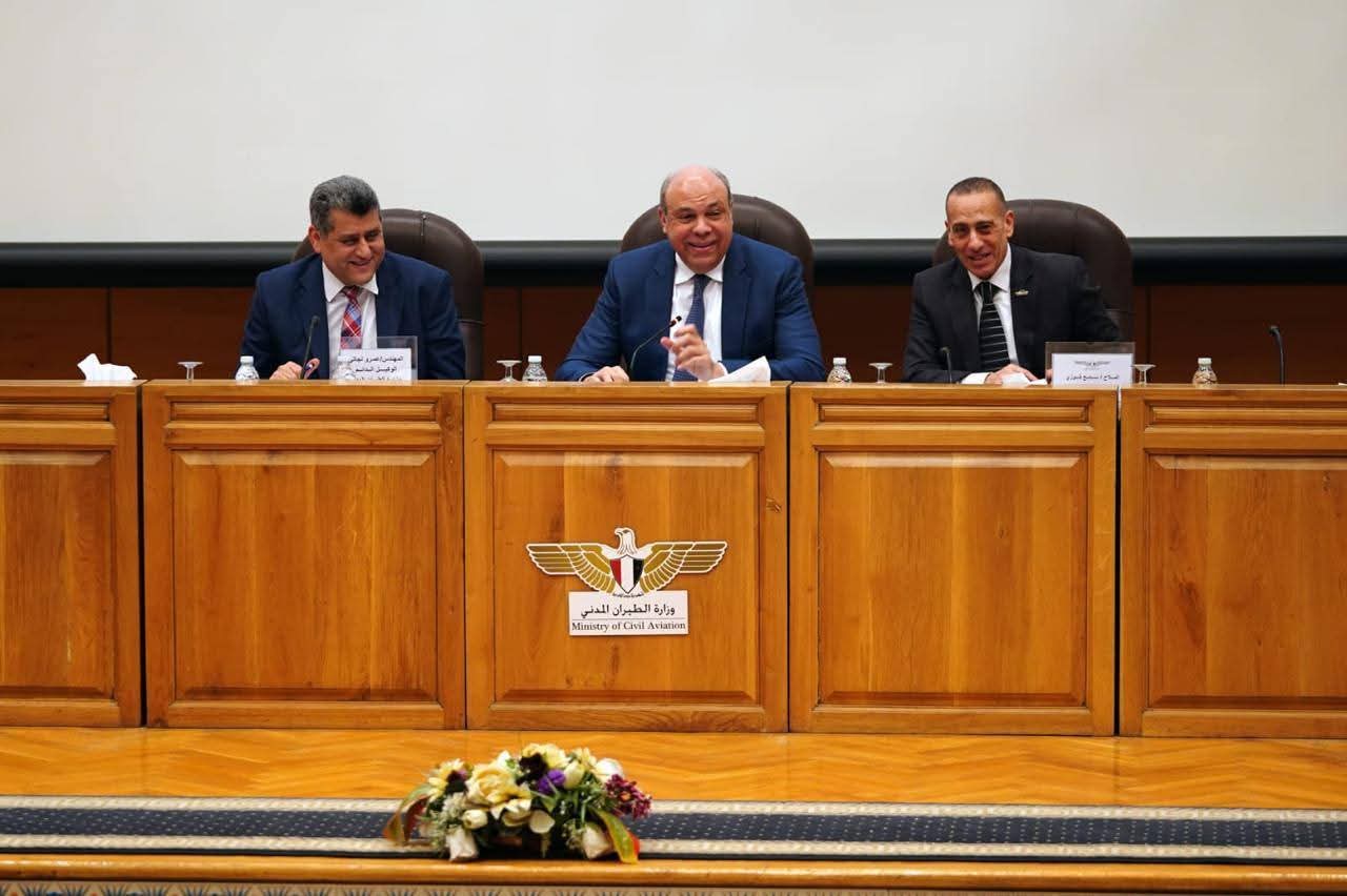 الحفني يبحث تطوير قطاع الطيران ودعم الشركات والاستثمارات