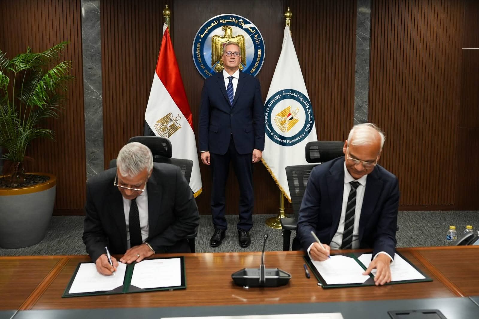 البترول: توقيع عقد توريد الفوسفات لتعزيز صناعة الأسمدة بالسخنة