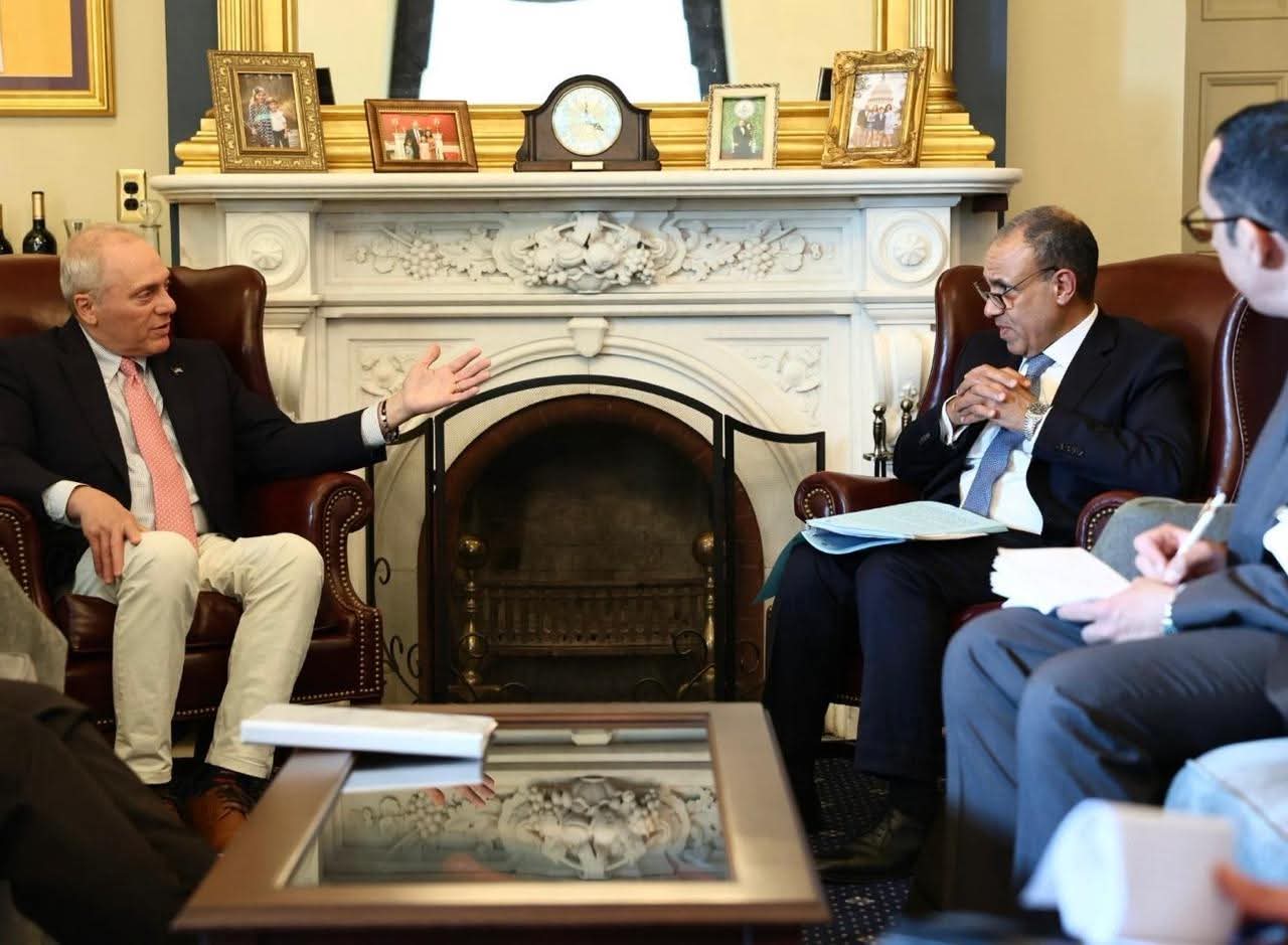 وزير الخارجية يبحث التطورات الإقليمية مع زعيم الأغلبية بمجلس النواب الأمريكي