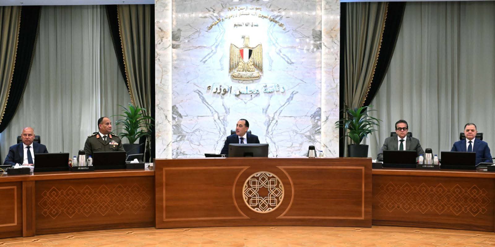 مجلس الوزراء: تحسين الخدمات وضبط الأسواق والاستعداد لكافة السيناريوهات