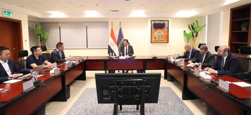 وزير الاتصالات: مصر تتحول إلى مركز إقليمي لصناعة الهواتف الذكية والتصدير