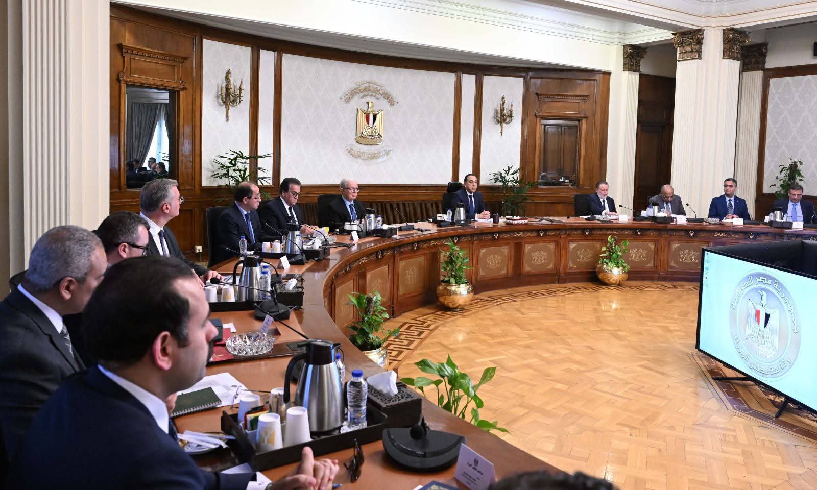 الحكومة تلغي غلق المحال 11 مساءً وتعود للمواعيد الطبيعية