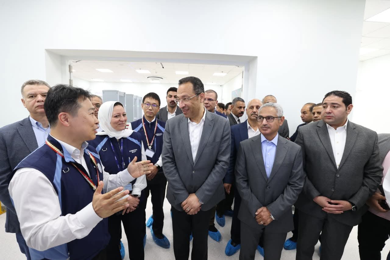 وزير الاتصالات: مصنع سامسونج ببني سويف يعزز التصنيع المحلي والصادرات