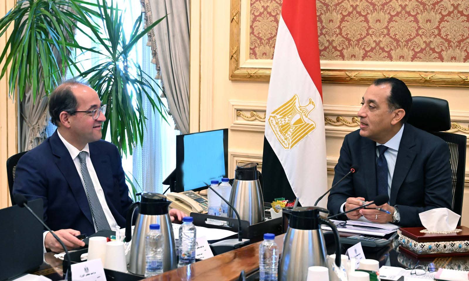 الحكومة تبدأ تنفيذ خطة التحول للسيارات الكهربائية بتطوير البنية التحتية