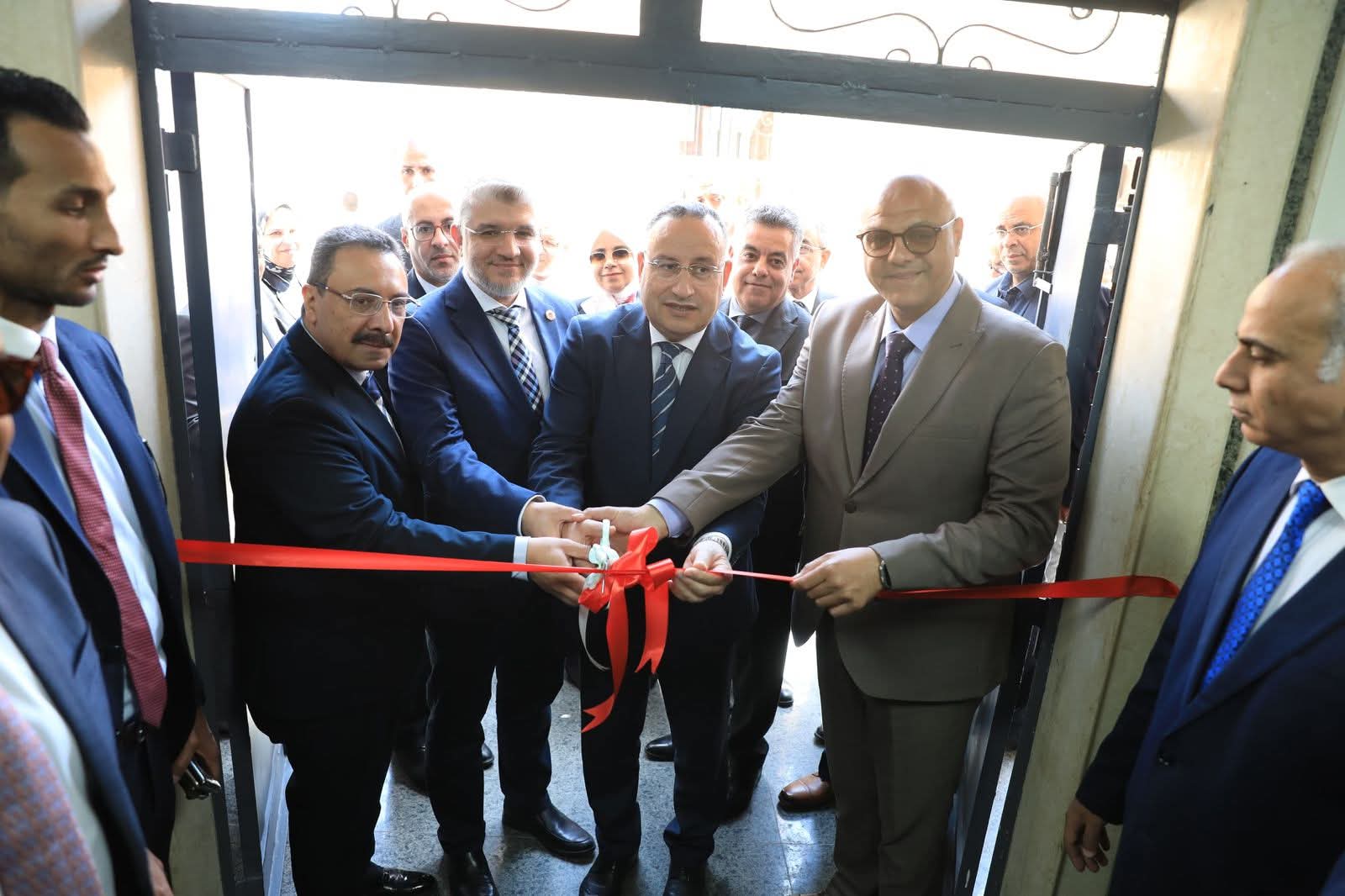 وزير التعليم العالي يفتتح مشروعات صحية جديدة بجامعة الإسكندرية