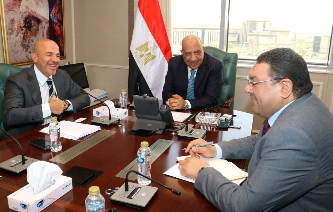 وزير الكهرباء يبحث مع إنكوم توفير الطاقة لمشروع مركز عالمي للبيانات