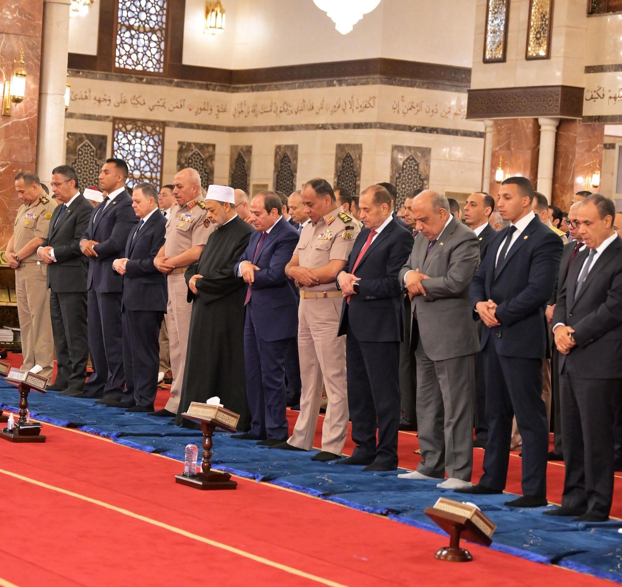 الرئيس السيسي يؤدي صلاة عيد الأضحى بمسجد الرحمن الرحيم بالعاصمة الجديدة