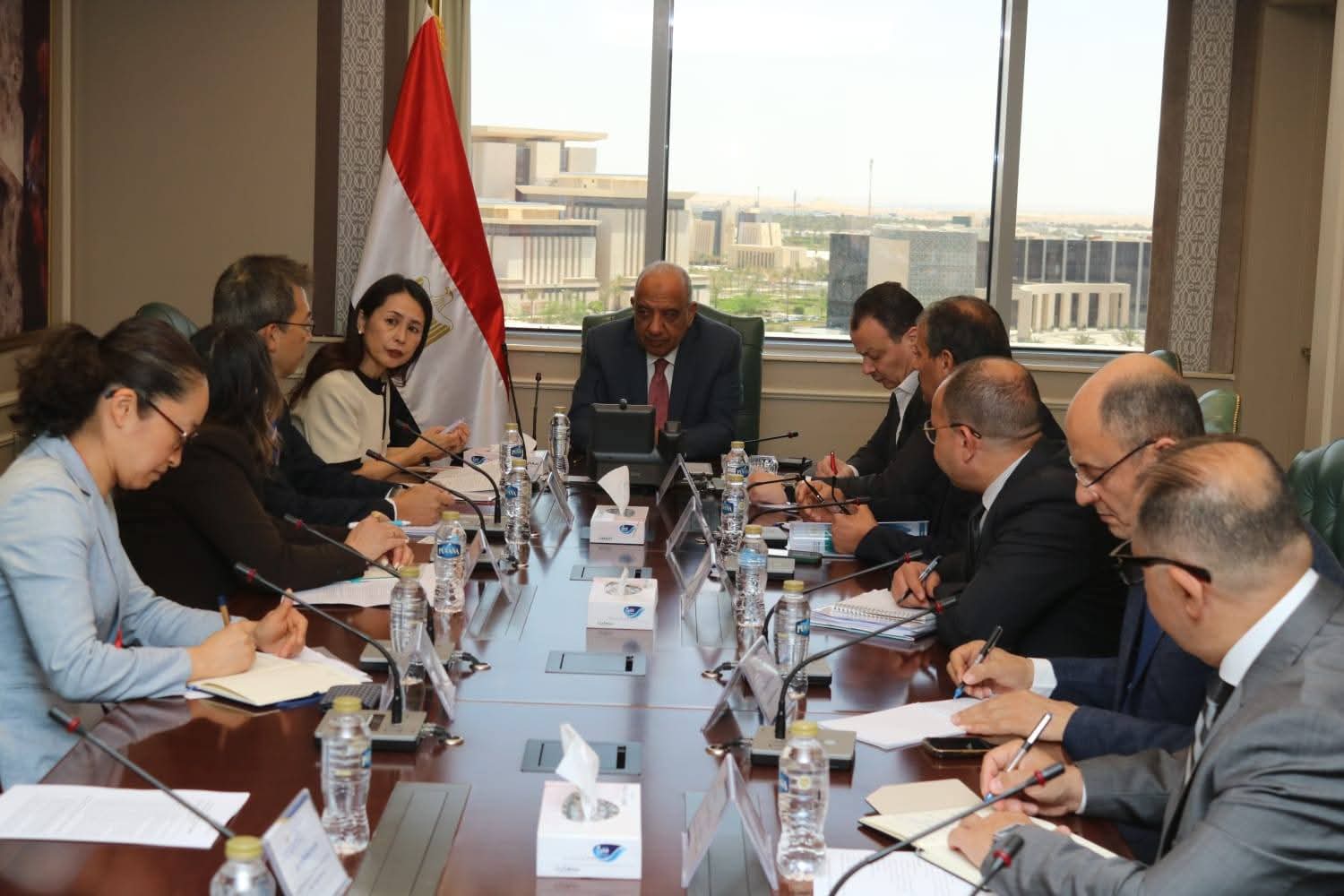 وزير الكهرباء يبحث مع اليابان تعزيز التعاون في مجال الطاقة المتجددة