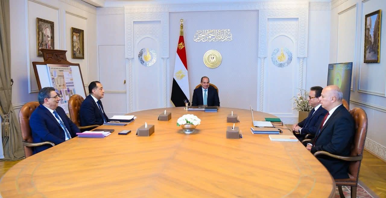 الرئيس السيسي يوجه بتسريع التأمين الصحي الشامل ودعم التصنيع الطبي