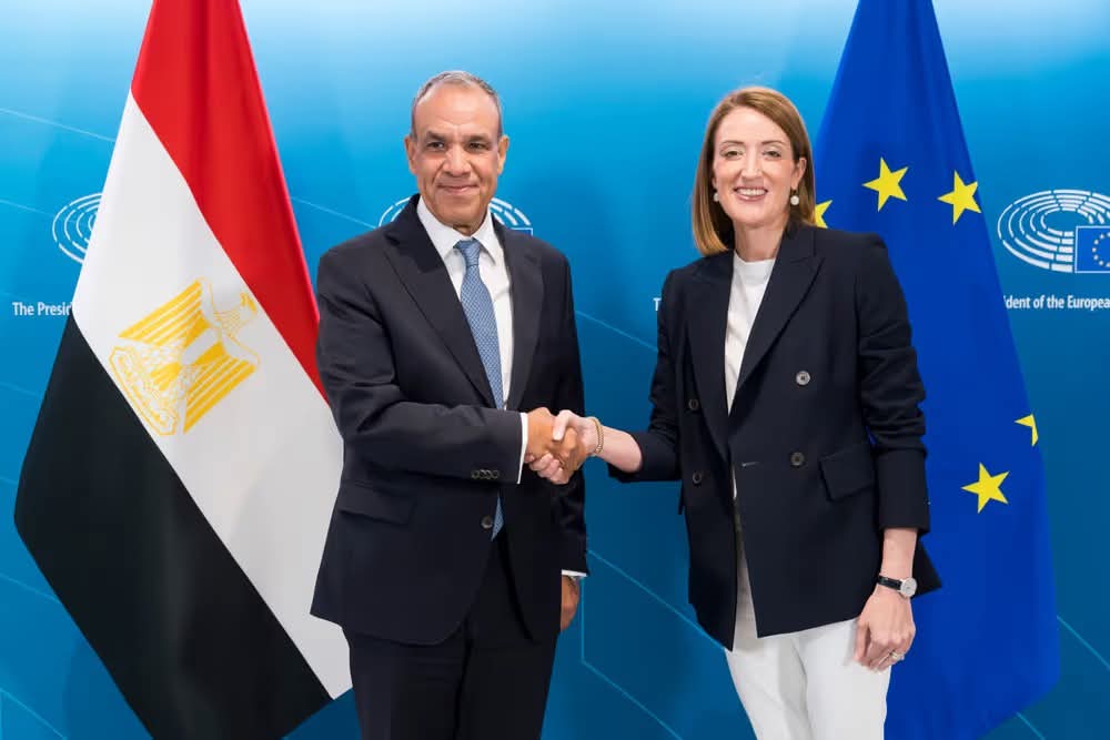 وزير الخارجية يبحث مع رئيسة البرلمان الأوروبي تعزيز الشراكة والتعاون المشترك