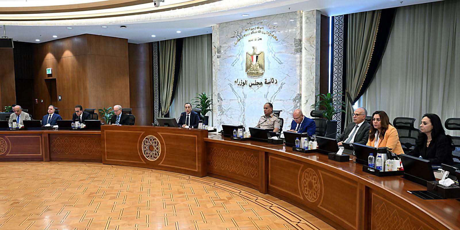 في اجتماعه اليوم.. مجلس الوزراء يناقش عددًا من الملفات السياسية والاقتصادية والخدمية