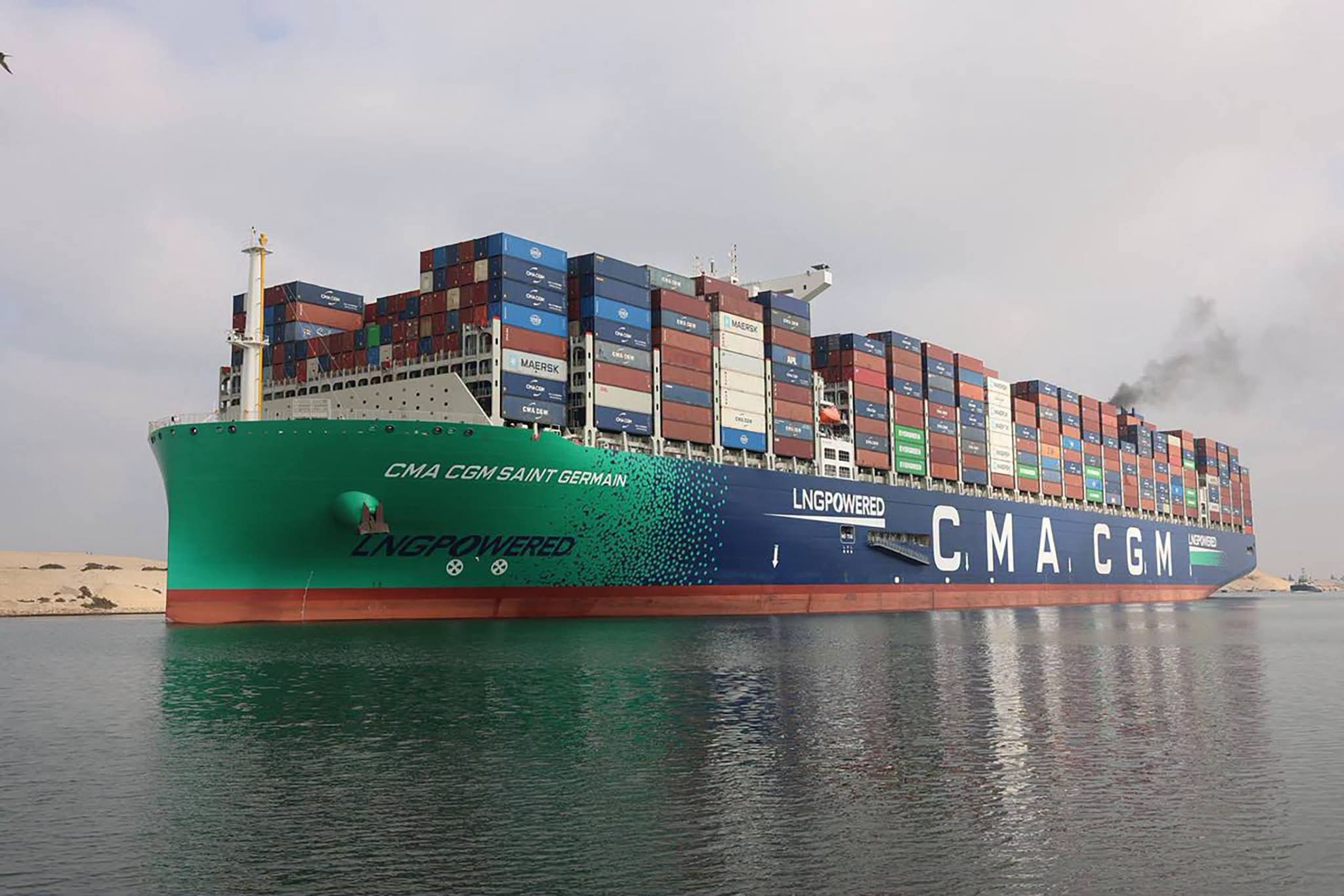 السفينة العملاقة CMA CGM SAINT GERMAIN تعبر قناة السويس 