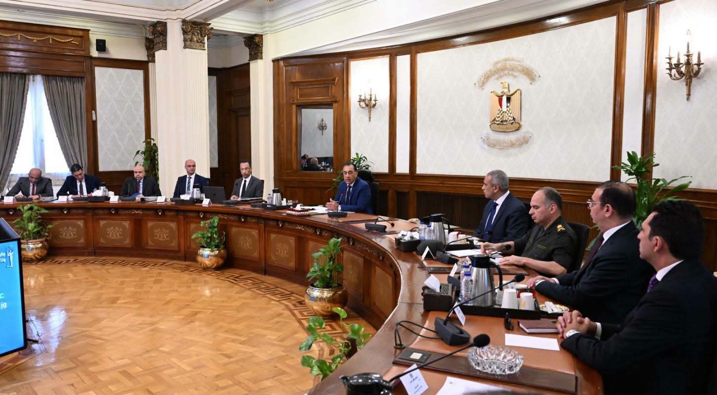 مدبولي يتابع تطوير البنية الرقمية والتوسع في الذكاء الاصطناعي بالمحافظات
