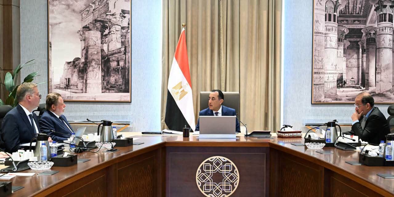 رئيس الوزراء يتابع إجراءات رفع المخزون الاستراتيجي للمنتجات البترولية بمصر