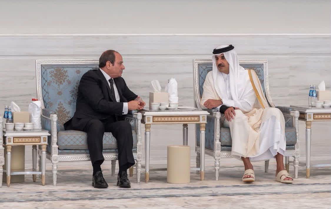 السيسي يقدم واجب العزاء لأمير قطر في وفاة الأمير الوالد