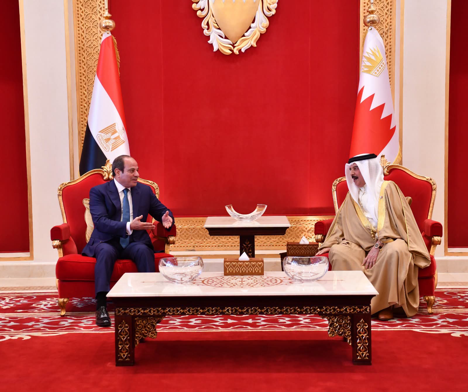 الرئيس السيسي والملك حمد يعززان التنسيق لمواجهة التحديات الإقليمية الراهنة