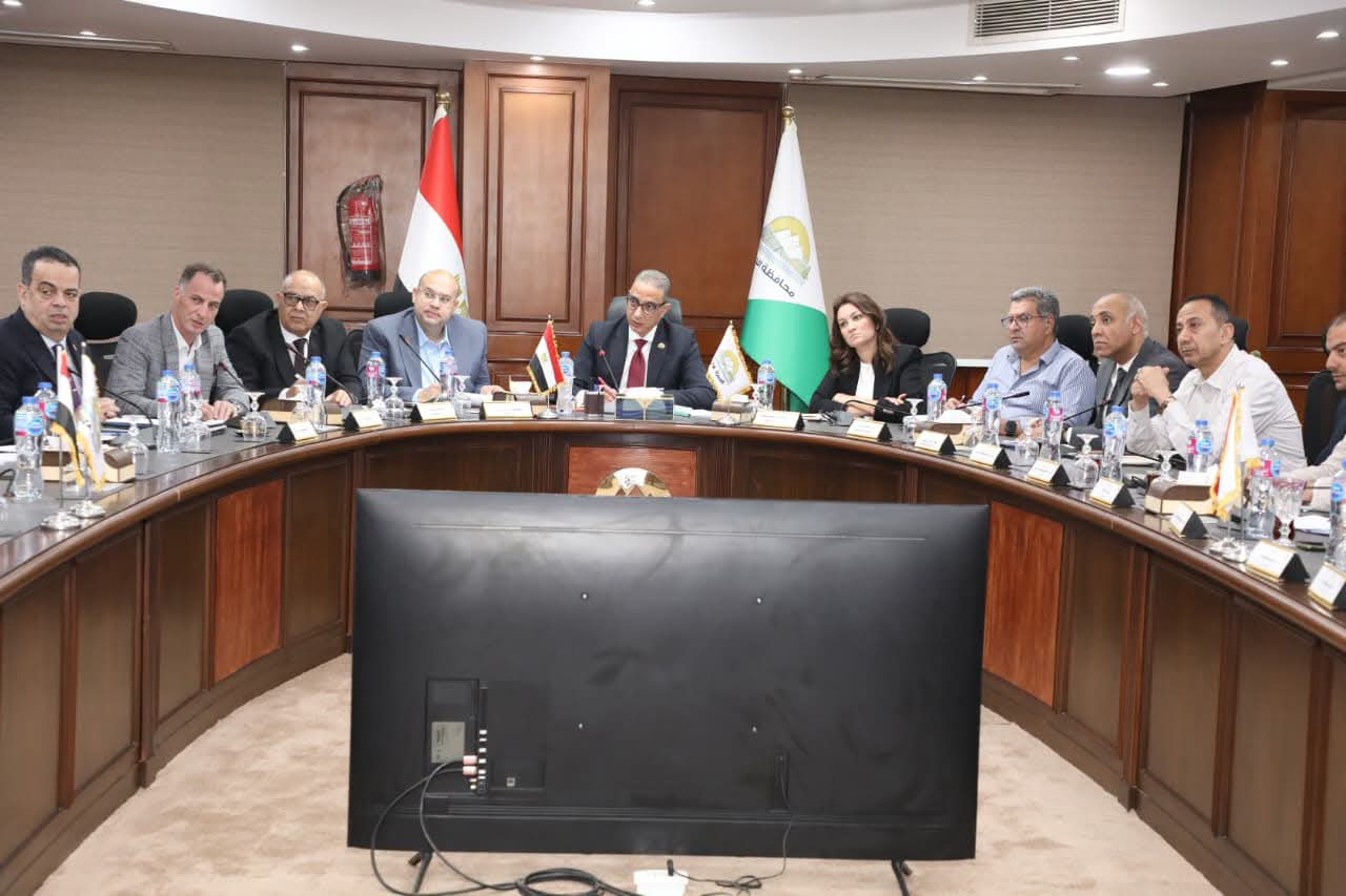 محافظ الجيزة يناقش مع النواب أولويات التنمية وتحسين حياة المواطنين