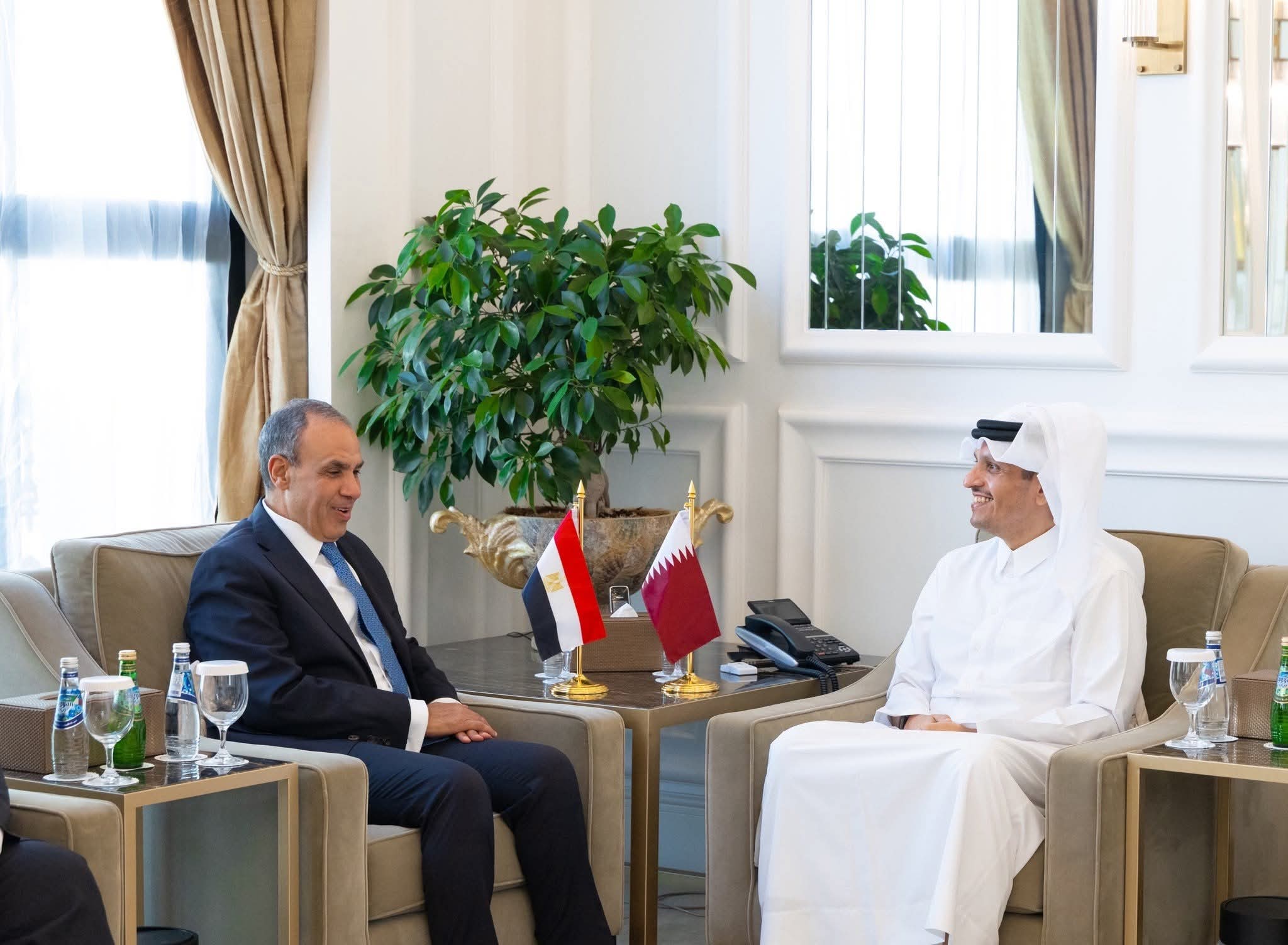 مصر وقطر تبحثان تعزيز التعاون المشترك واحتواء التصعيد الإقليمي