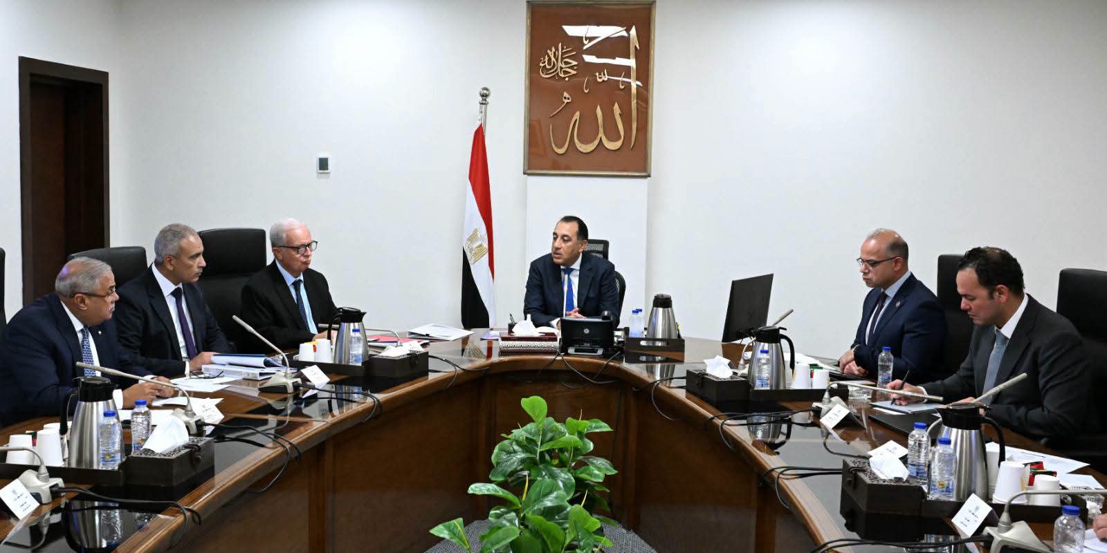 رئيس الوزراء يبحث نقل ملكية شركات حكومية ضمن خطة الإصلاح