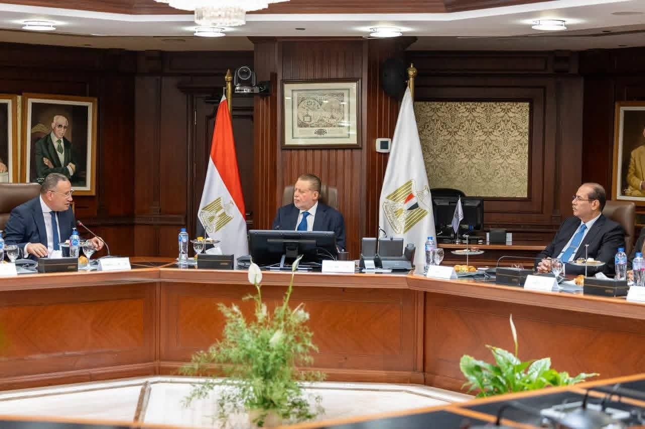 المركزي والتعليم العالي يبحثان قبول دفعة جديدة بمنحة علماء المستقبل