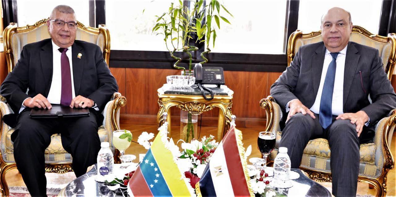 مصر وفنزويلا تبحثان تعزيز التعاون والربط الجوي المشترك