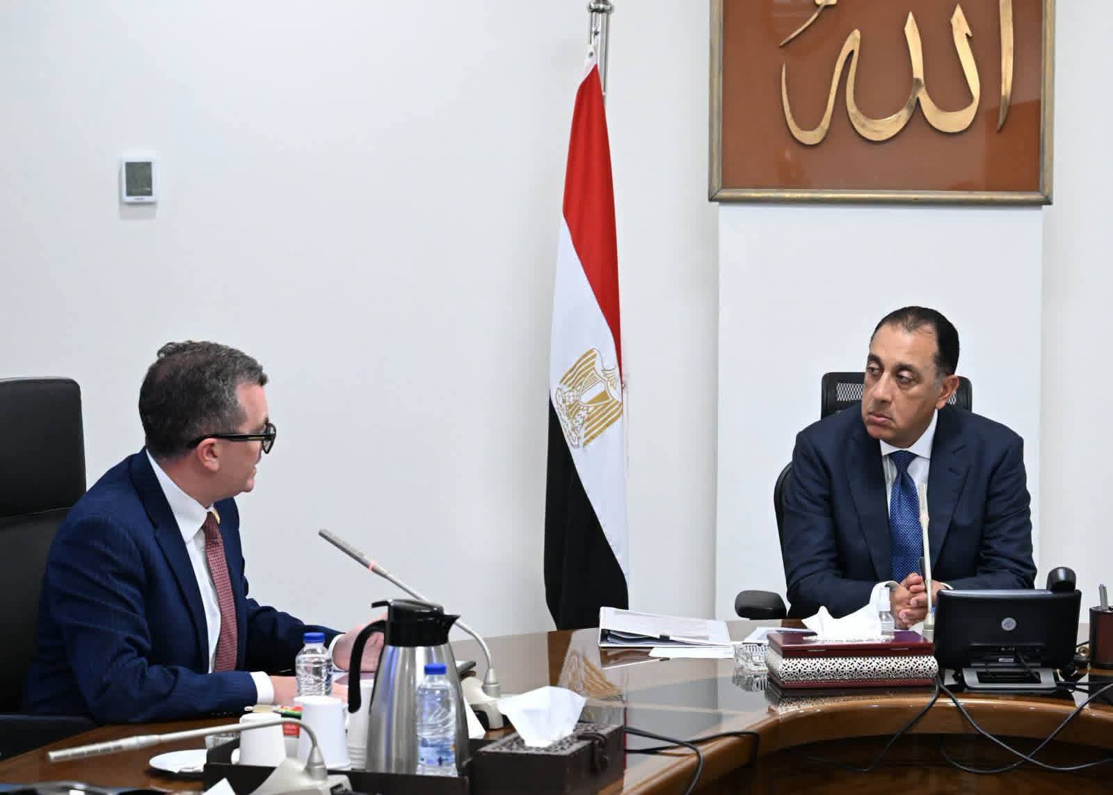 رئيس الوزراء يستعرض إجراءات دعم الاقتصاد وتعزيز الاستثمارات الأجنبية المباشرة