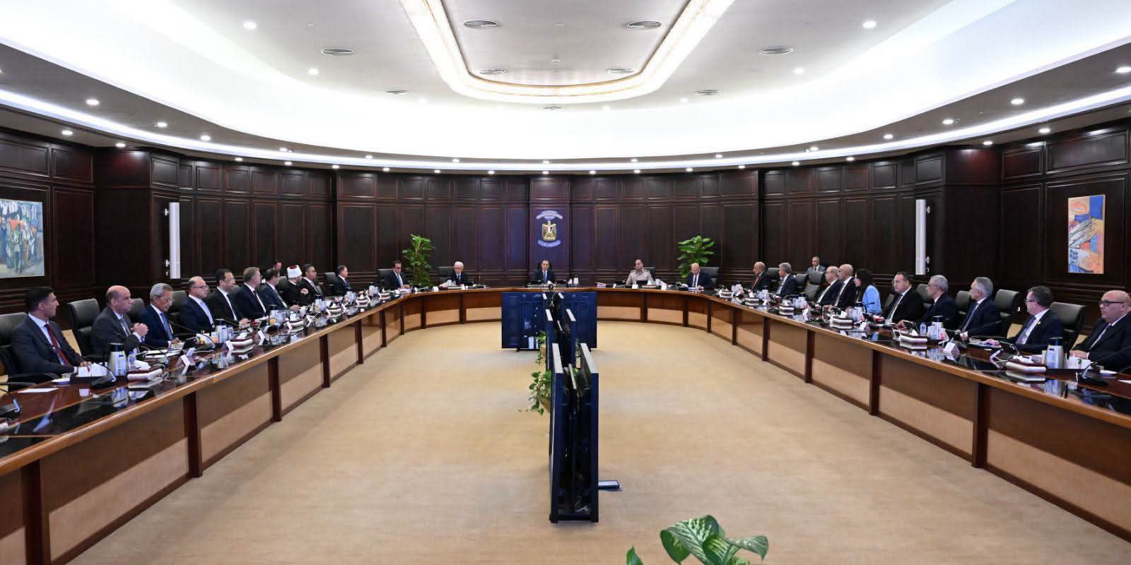 مجلس الوزراء يقر حزمة قرارات جديدة لدعم الاستثمار والطاقة والتعليم
