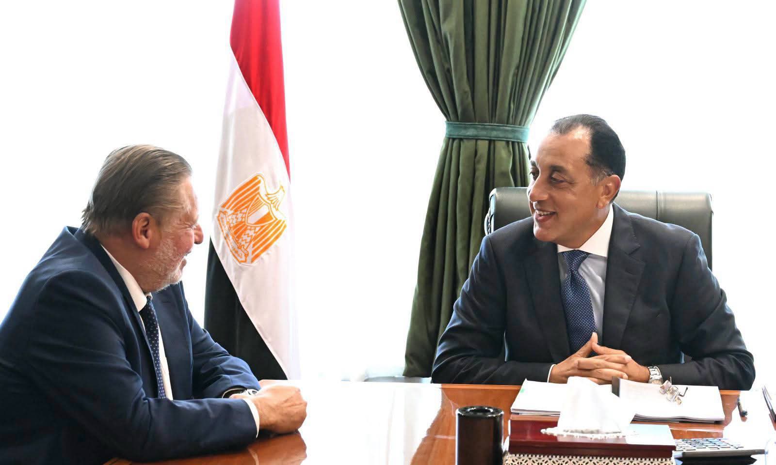 رئيس الوزراء ومحافظ المركزي يبحثان خفض التضخم وزيادة التدفقات الدولارية