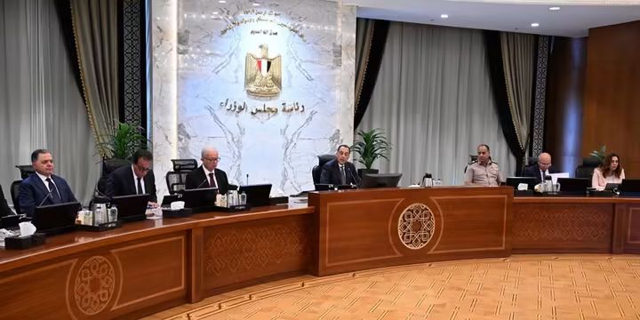 الحكومة تناقش تنفيذ التكليفات الرئاسية وملفات الطاقة والتعليم والاقتصاد