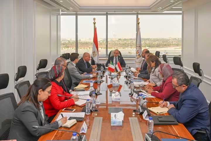 وزير الاستثمار يطرح الفرص الاستثمارية المصرية أمام الشركات الإيطالية