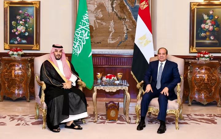 الرئيس السيسي ومحمد بن سلمان يبحثان تعزيز الشراكة وملفات المنطقة