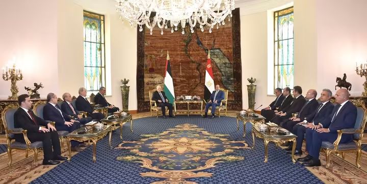 الرئيس السيسي وعباس يستعرضان تطورات الضفة وغزة وجهود تحقيق السلام