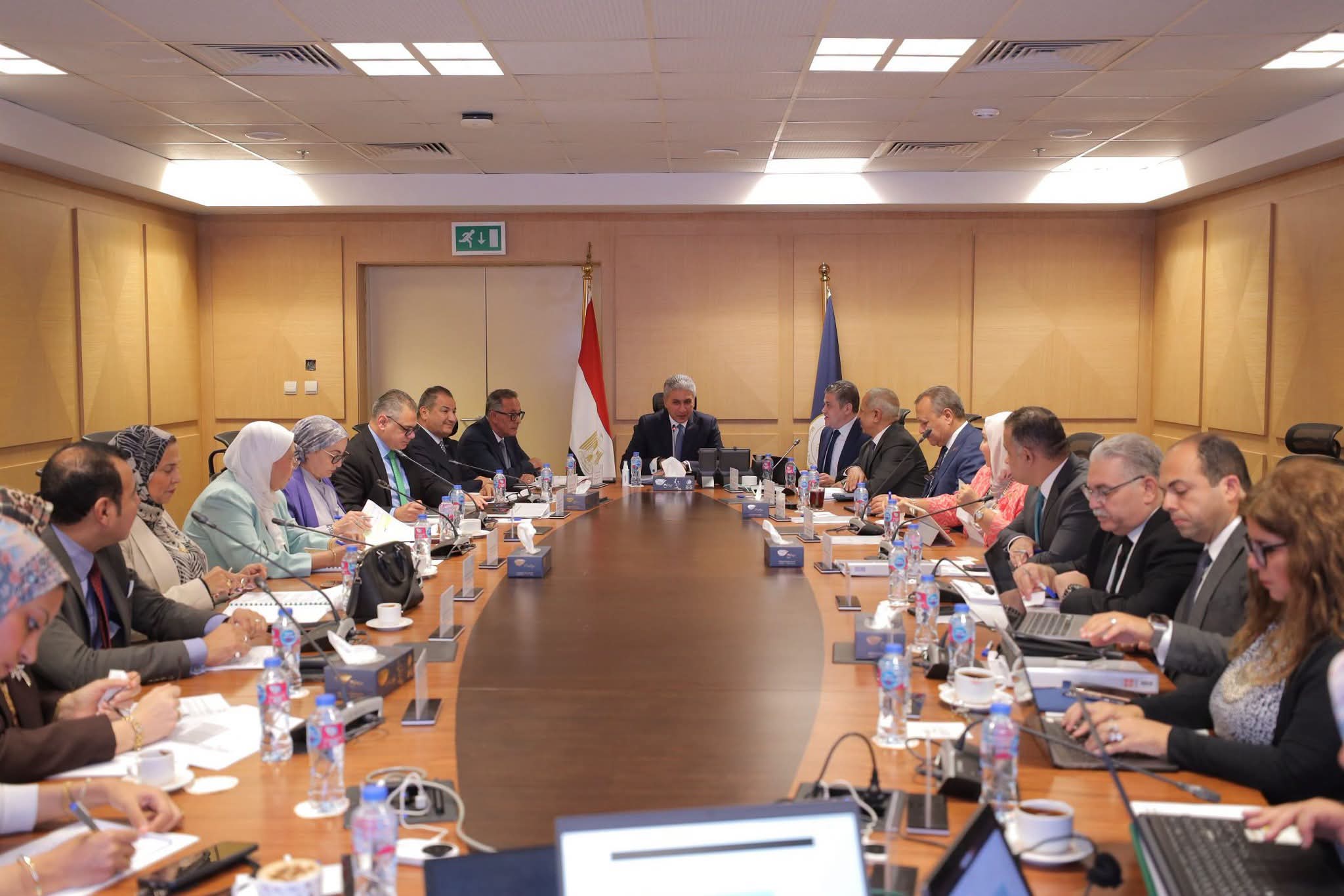 وزير السياحة يستعرض مؤشرات النمو ويبحث دعم الحركة السياحية