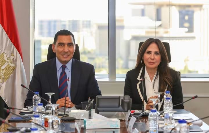 وزيرا الإسكان والشباب يبحثان تطوير الخدمات الرياضية بالمدن الجديدة