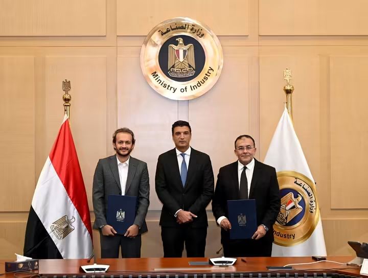 هاشم يشهد إطلاق أول روبوت صناعي مصري بأيادٍ وعقول مصرية
