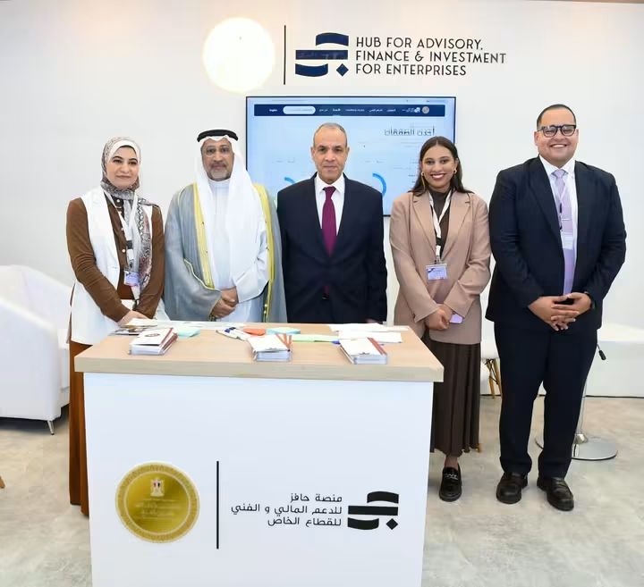 وزير الخارجية يبحث تعزيز التعاون والتنمية مع المصرف العربي بأفريقيا