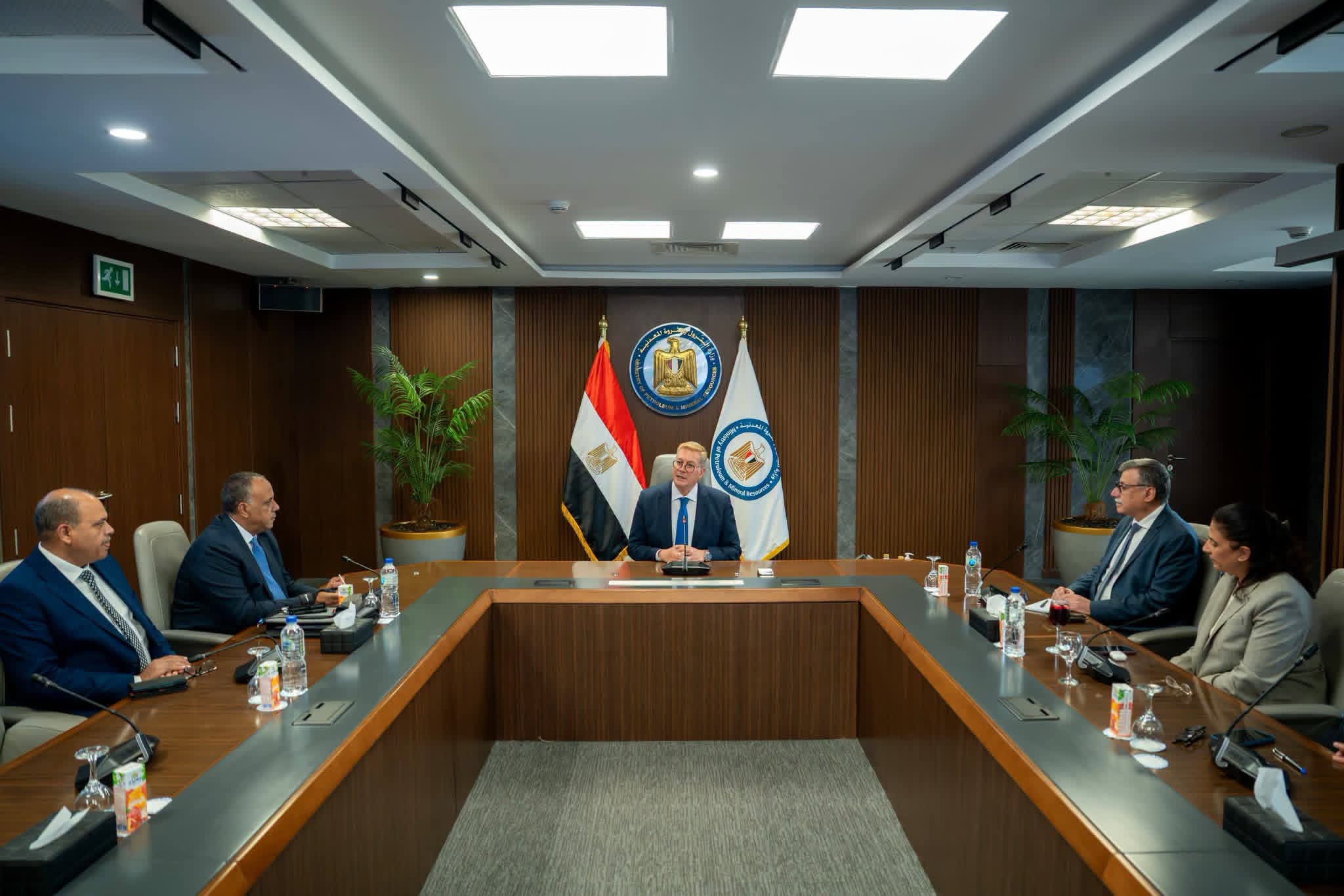 وزير البترول يتابع خطط زيادة الإنتاج وتأمين إمدادات السوق المحلي