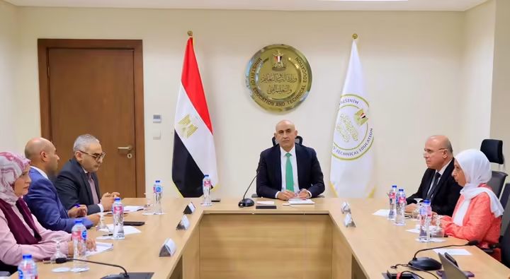 وزير التعليم يتابع انتظام الدراسة مع قيادات المديريات التعليمية بالمحافظات