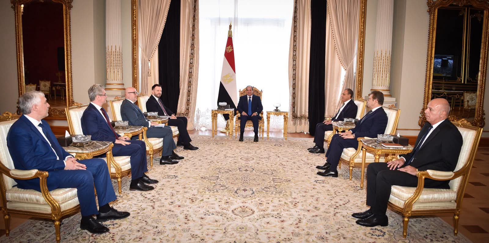 مصر..السيسي يستقبل مبعوث بوتين لبحث التعاون الثنائي والتطورات الإقليمية