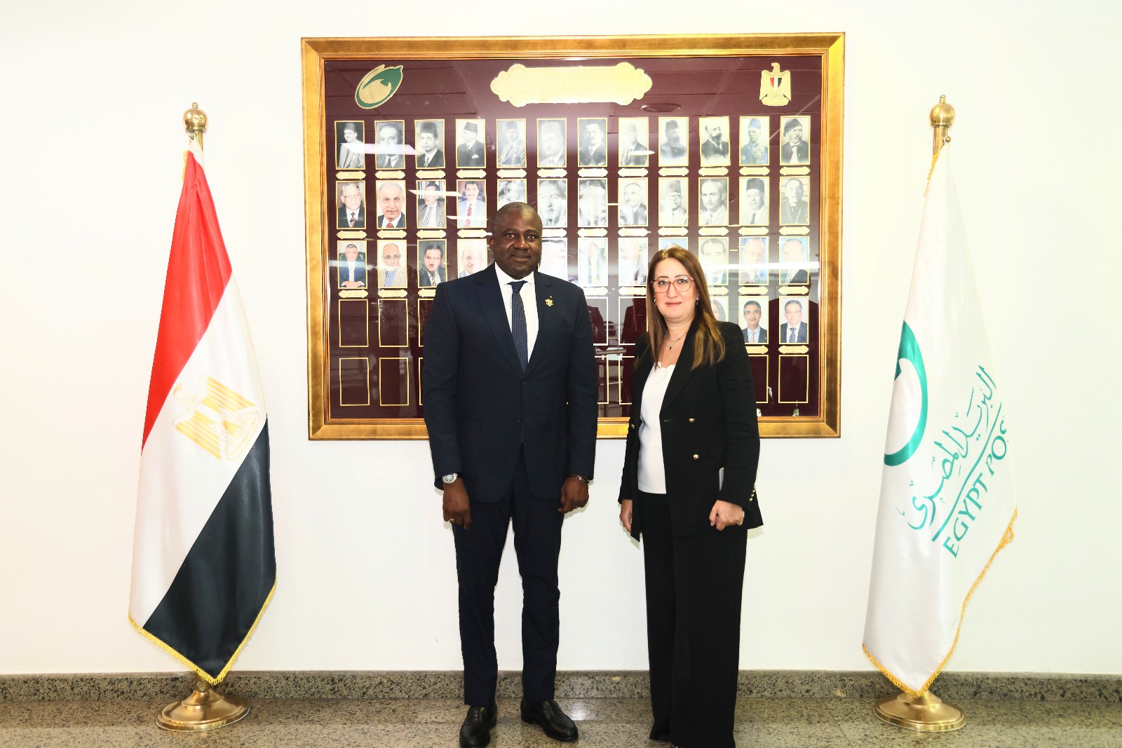 رئيس البريد المصرى تبحث التعاون مع المدير التنفيذى لبريد كوت ديفوار 