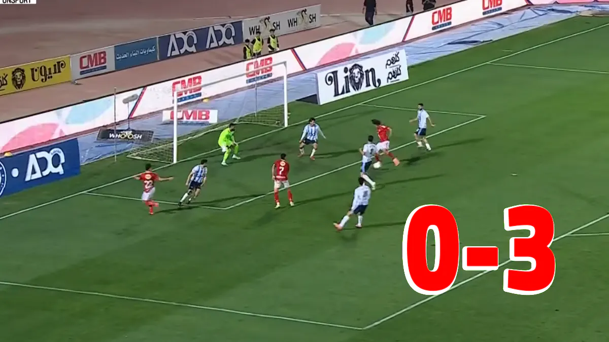 الأهلي يهدر هدية الزمالك ويخسر بثلاثية أمام بيراميدز