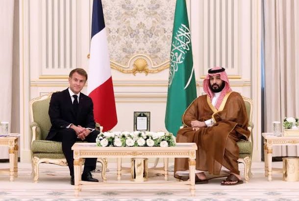 باريس.. ماكرون يختتم جولته الخليجية باتفاق لتمديد إمدادات الديزل السعودي