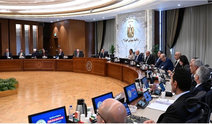 مصر.. الحكومة تصدر 8 قرارات جديدة لدعم الاستثمار والنقل والموانئ