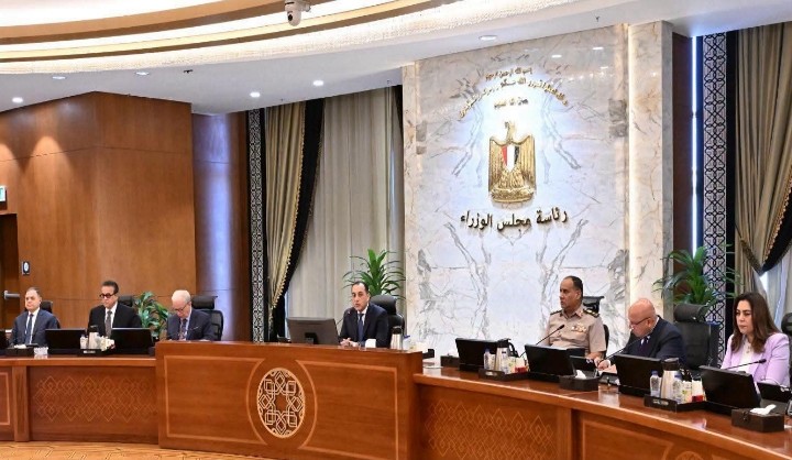 مصر.. الحكومة تصدر 17 قرارًا في الاستثمار والطاقة وتنظيم الفضاء الرقمي