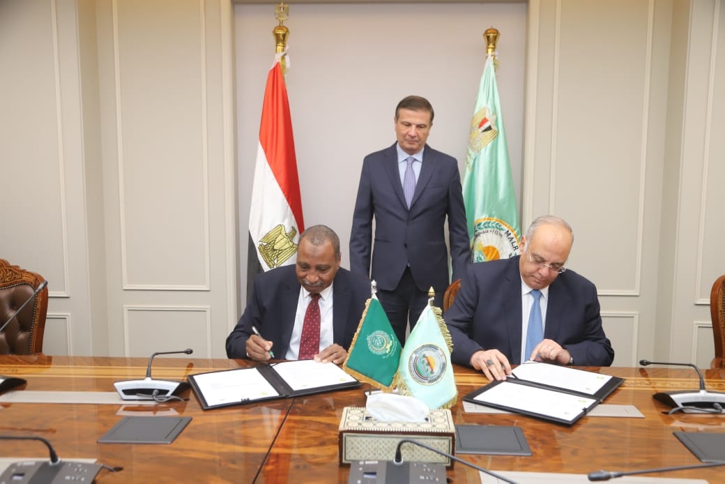 وزير الزراعة يشهد توقيع بروتوكولين تعاون بين مركزي البحوث الزراعية والصحراء والمنظمة العربية للتنمية الزراعية