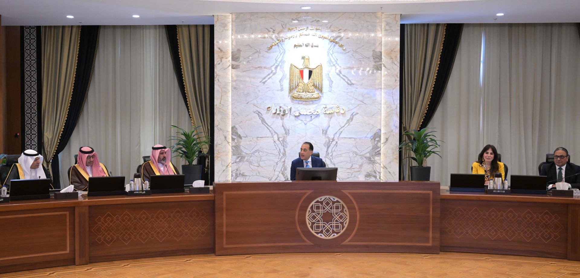 رئيس الوزراء يستقبل وفدًا من رجال الأعمال السعوديين لبحث فرص التعاون المشتركة